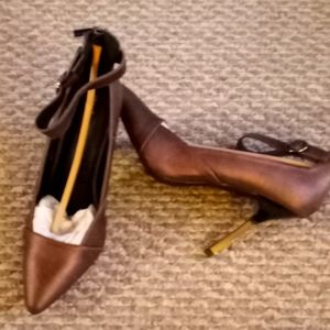 Women's new high heels never worn